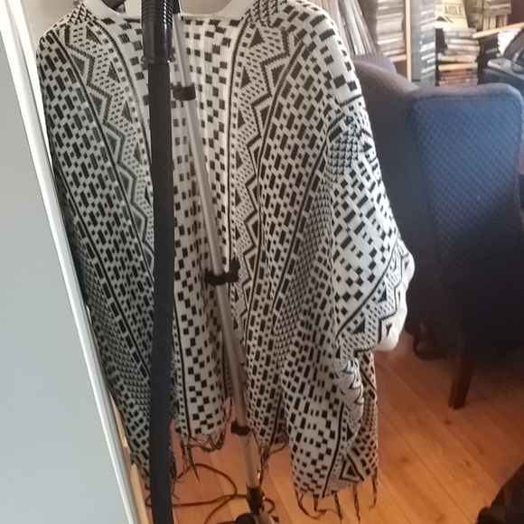 10/$10   Bluenotes Wool Black & White Open Front Sweater M/L - Picture 5 of 5